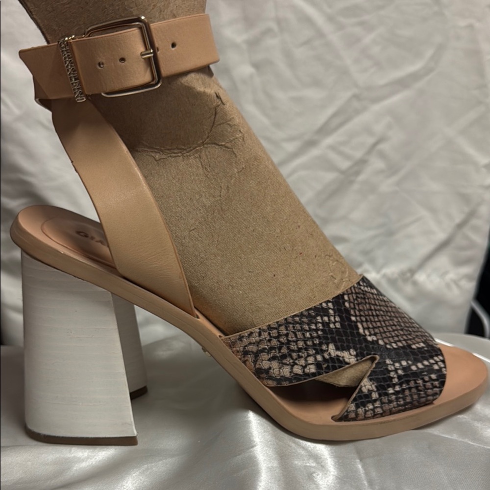 Giani Bernini Tan and Cream Snake Print Heels